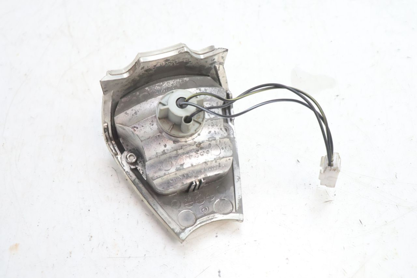 photo de FANALE POSTERIORE PIAGGIO FLY 2T 50 (2004 - 2017) - Dettagli dei punti di fissaggio
