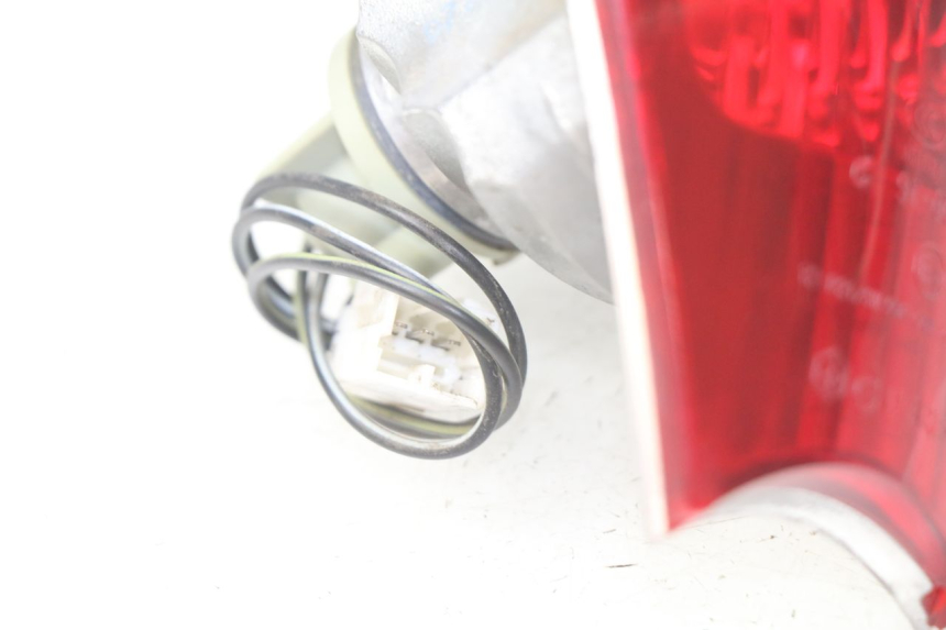 photo de FANALE POSTERIORE PIAGGIO FLY 100 (2006 - 2010) - Zoom sullo stato d'uso