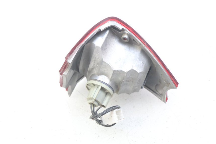 photo de FANALE POSTERIORE PIAGGIO FLY 100 (2006 - 2010) - Zoom sullo stato d'uso