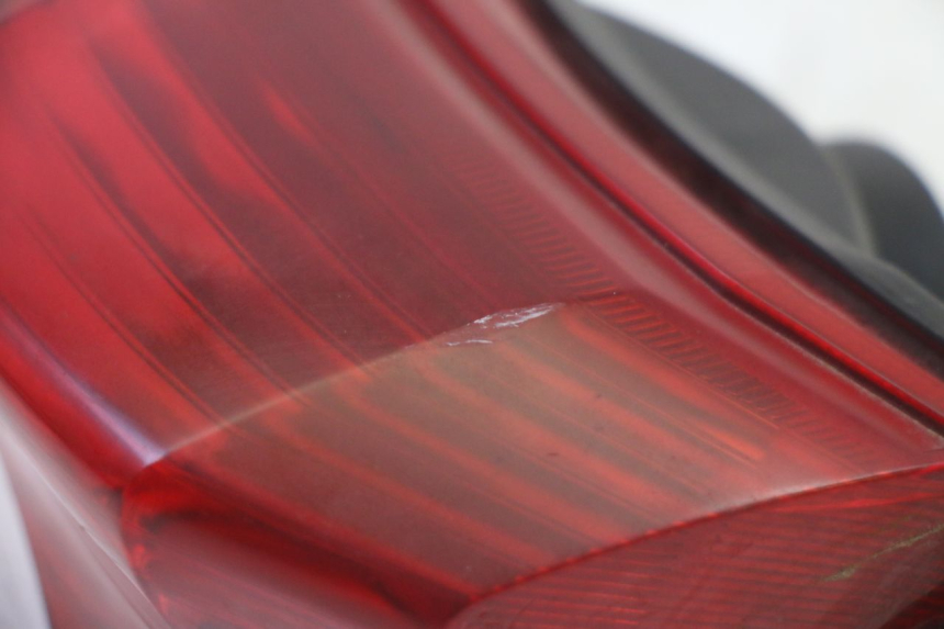 photo de FANALE STOP POSTERIORE  YAMAHA FZ6 N FAZER 600 (2004 - 2006) - Dettagli dei punti di fissaggio