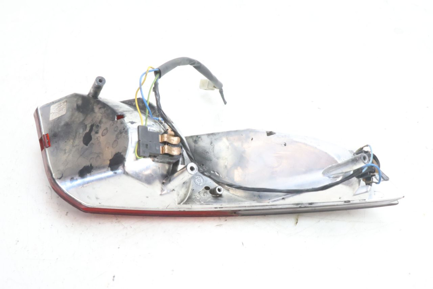 photo de FANALE STOP SINISTRA APRILIA ATLANTIC S 125 (2010 - 2013) - Dettagli dei punti di fissaggio