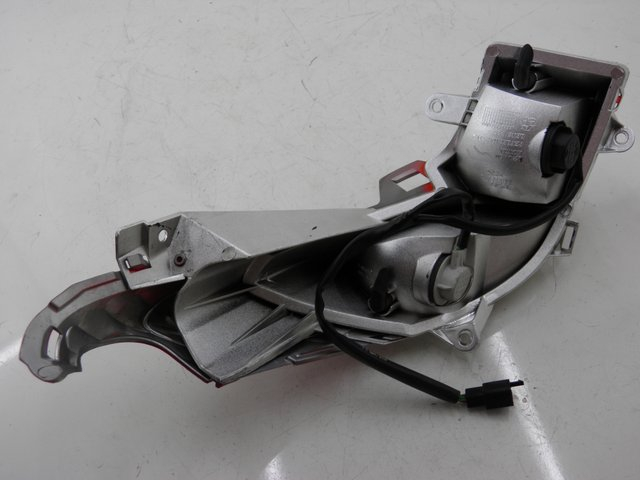 photo de FANALE POSTERIORE SINISTRO HONDA FES S-WING SWING 125 (2007 - 2015) - Dettaglio del componente