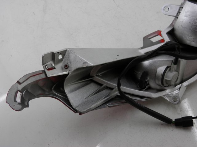 photo de FANALE POSTERIORE SINISTRO HONDA FES S-WING SWING 125 (2007 - 2015) - Primo piano tecnico