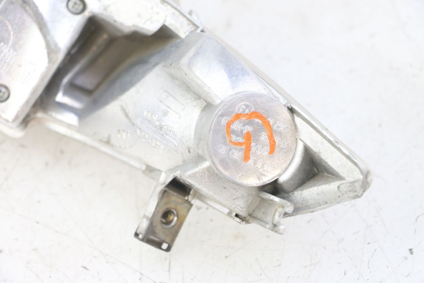 photo de FANALE STOP SINISTRA PIAGGIO IE MP3 YOURBAN 300 (2011 - 2016) - Altra angolazione