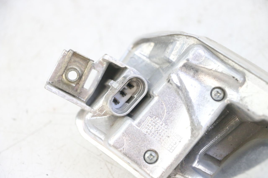 photo de FANALE STOP SINISTRA PIAGGIO IE MP3 YOURBAN 300 (2011 - 2016) - Primo piano tecnico