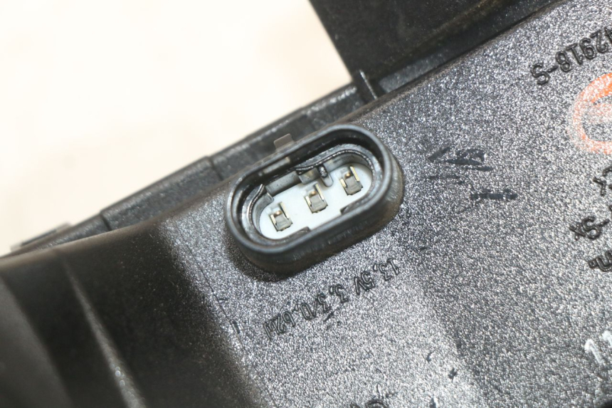 photo de FANALE STOP SINISTRA PIAGGIO MP3 HPE 350 (2018 - 2020) - Marcature e riferimenti originali