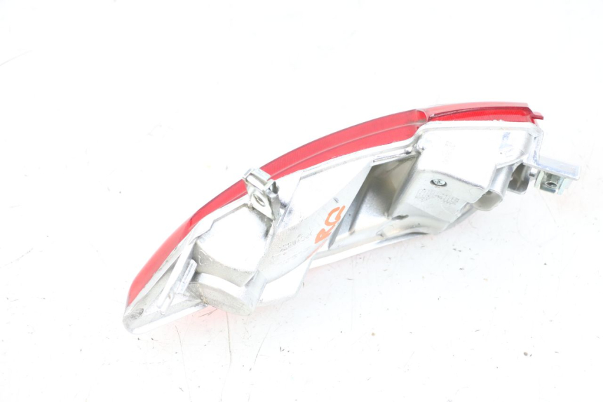 photo de FANALE STOP SINISTRA PIAGGIO MP3 HPE 300 (2019 - 2026) - Primo piano tecnico