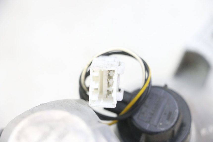 photo de FANALE STOP SINISTRA PIAGGIO MP3 LT 300 (2010 - 2016) - Zoom sullo stato d'uso