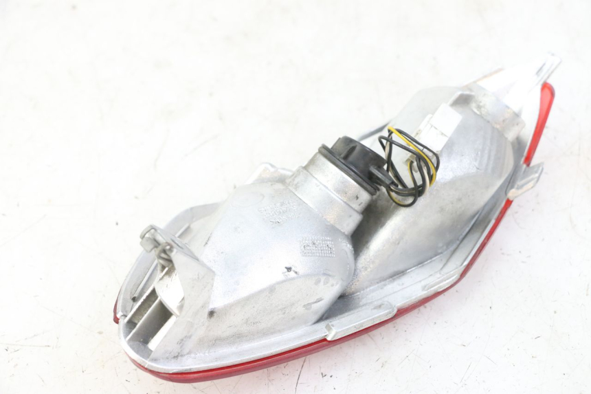 photo de FANALE STOP SINISTRA PIAGGIO MP3 LT 300 (2010 - 2016) - Primo piano tecnico