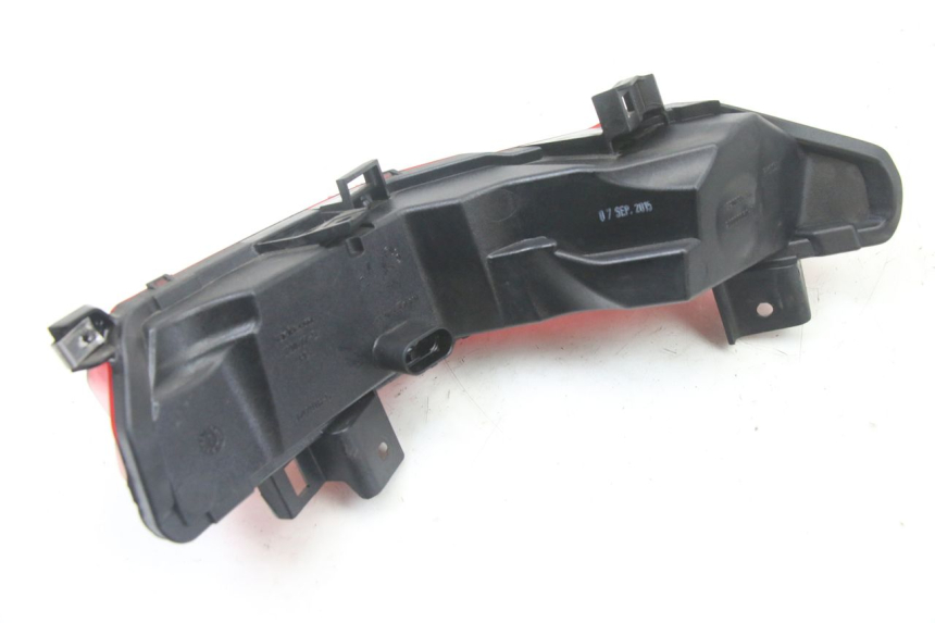 photo de FANALE STOP SINISTRA PIAGGIO MP3 500 (2014 - 2017) - Dettagli dei punti di fissaggio