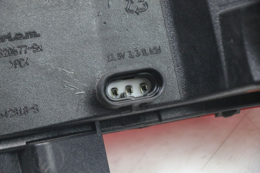 photo de FANALE STOP SINISTRA PIAGGIO MP3 500 (2014 - 2017) - Stato della superficie e materiale