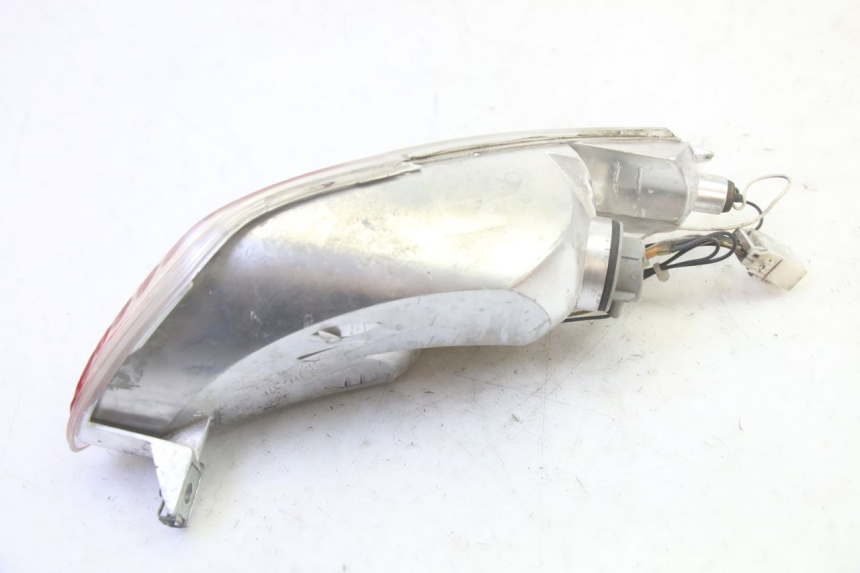 photo de FANALE STOP SINISTRA PIAGGIO MP3 RL 250 (2006 - 2010) - Dettagli dei punti di fissaggio