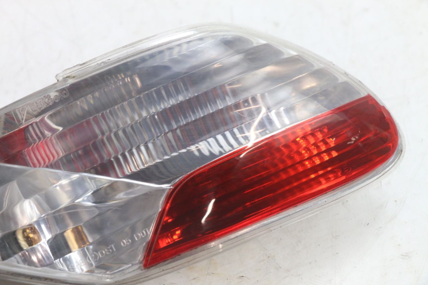 photo de FANALE STOP SINISTRA PIAGGIO MP3 125 (2006 - 2014) - Zoom sullo stato d'uso