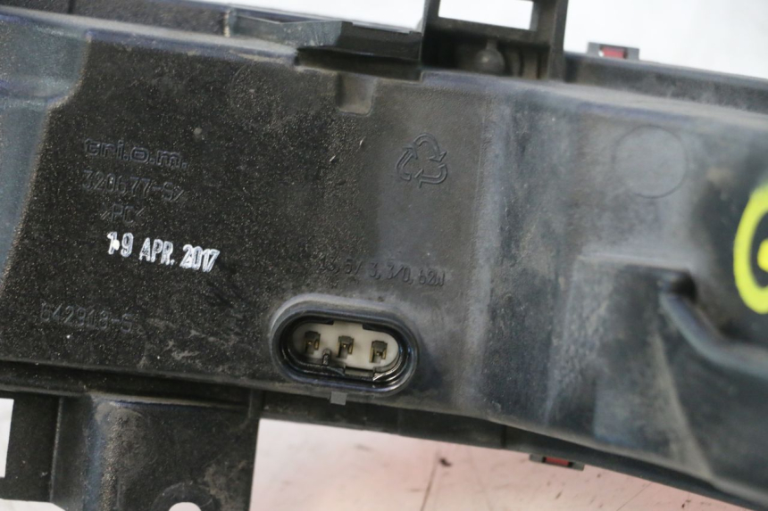 photo de FANALE STOP SINISTRA PIAGGIO MP3 500 (2016 - 2018) - Vista d'insieme del prodotto