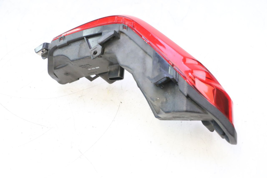 photo de FANALE STOP SINISTRA PIAGGIO MP3 500 (2016 - 2018) - Dettagli dei punti di fissaggio