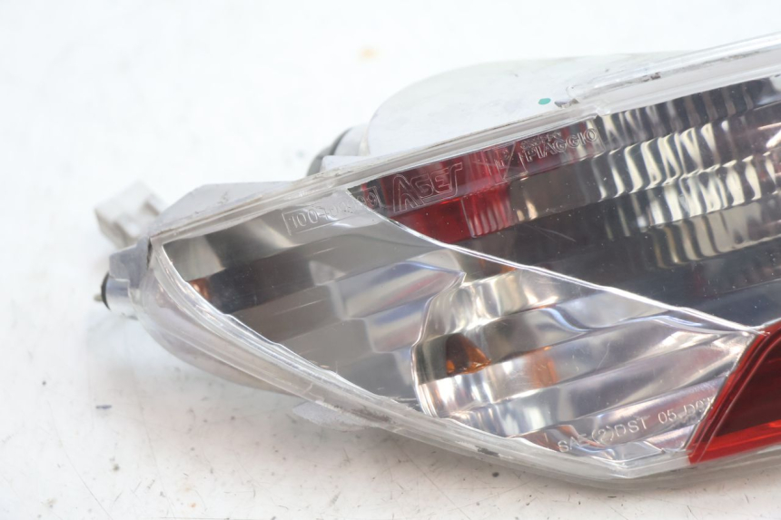 photo de FANALE STOP SINISTRA PIAGGIO MP3 125 (2006 - 2014) - Dettaglio del componente