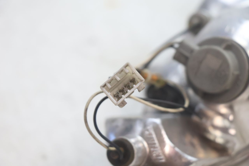photo de FANALE STOP SINISTRA PIAGGIO MP3 125 (2006 - 2014) - Dettagli dei punti di fissaggio