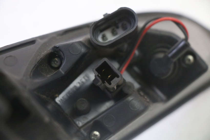 photo de FANALE STOP SINISTRA PEUGEOT SATELIS 125 (2013 - 2018) - Stato della superficie e materiale