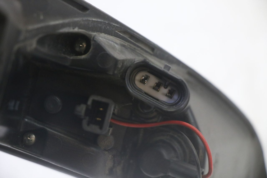 photo de FANALE POSTERIORE SINISTRO PEUGEOT SATELIS 125 (2010 - 2012) - Stato della superficie e materiale