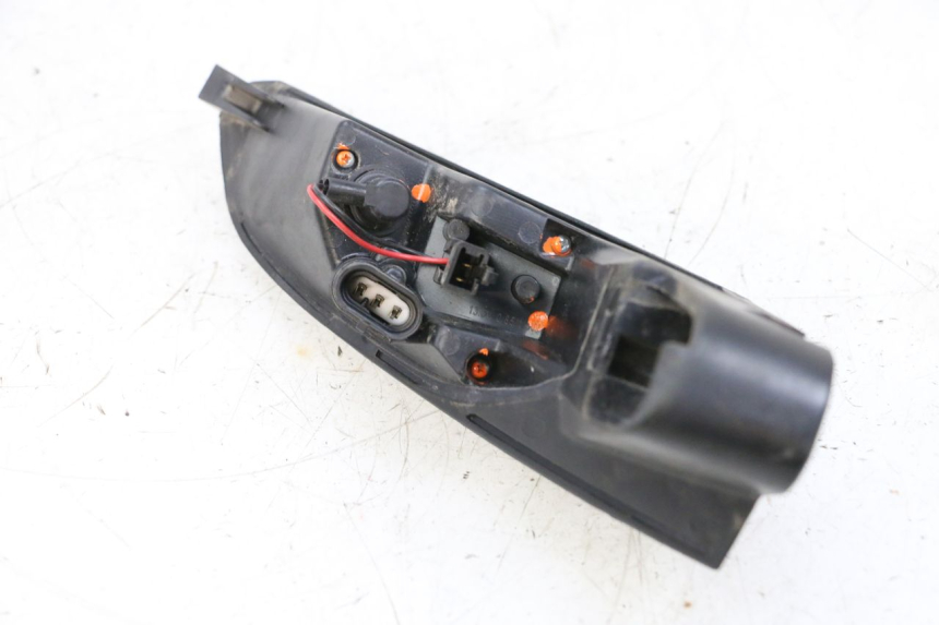 photo de FANALE STOP SINISTRA PEUGEOT SATELIS 125 (2013 - 2018) - Primo piano tecnico