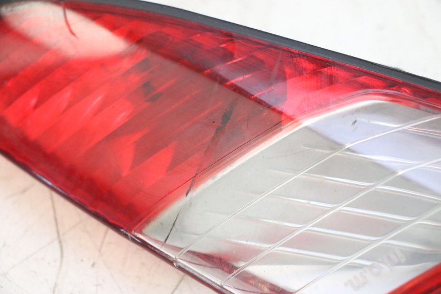 photo de FANALE POSTERIORE SINISTRO PEUGEOT SATELIS 125 (2006 - 2009) - Primo piano tecnico