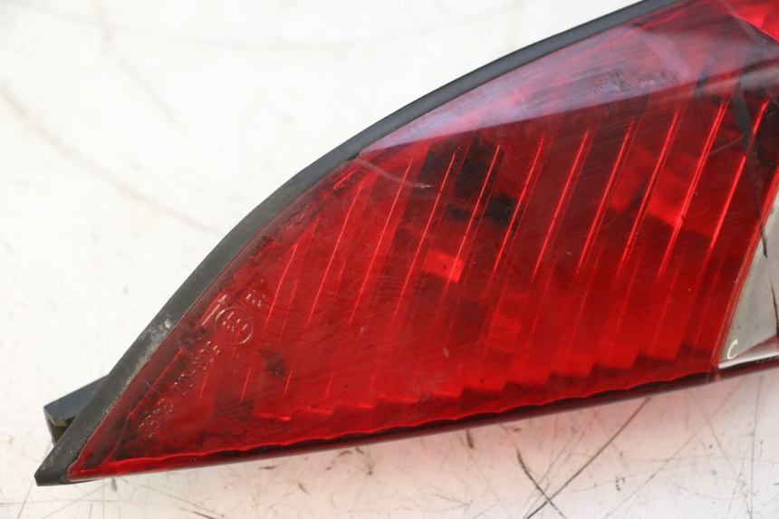 photo de FANALE POSTERIORE SINISTRO PEUGEOT SATELIS 125 (2006 - 2009) - Dettagli dei punti di fissaggio