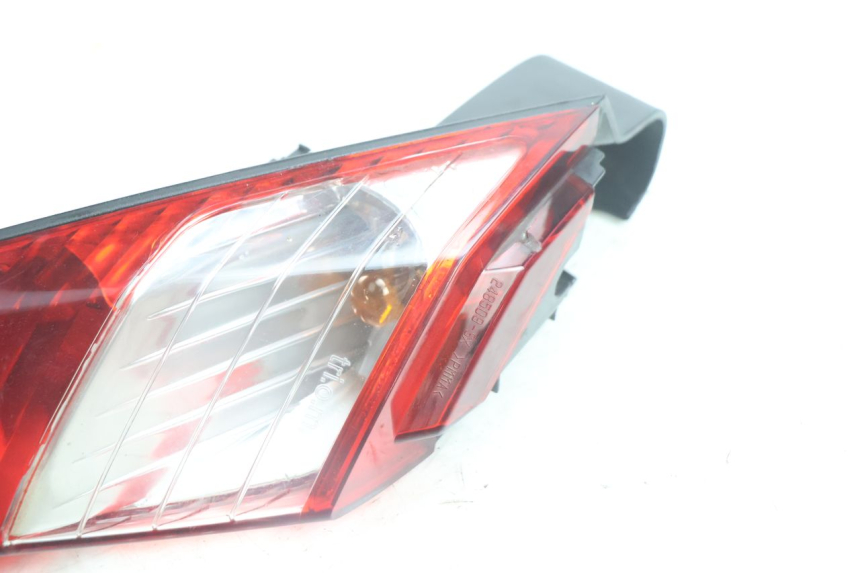 photo de FANALE POSTERIORE SINISTRO PEUGEOT SATELIS 125 (2006 - 2009) - Zoom sullo stato d'uso