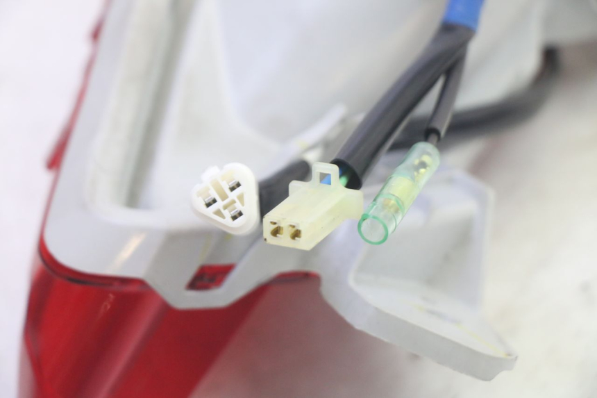 photo de FANALE STOP SINISTRA YAMAHA TRICITY 300 (2020 - 2024) - Marcature e riferimenti originali