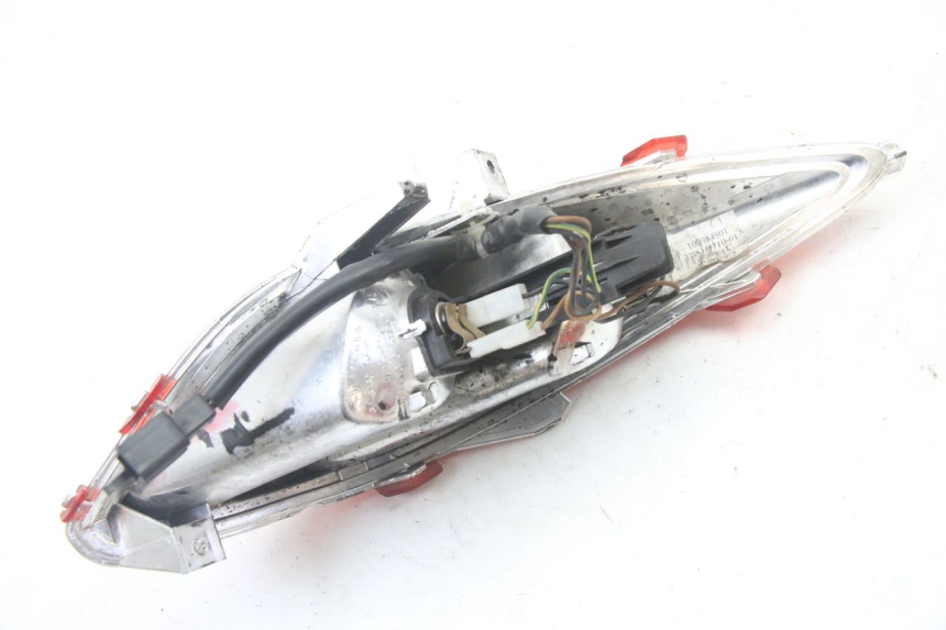 photo de FANALE POSTERIORE SINISTRO YAMAHA X-MAX XMAX 125 (2010 - 2013) - Primo piano tecnico