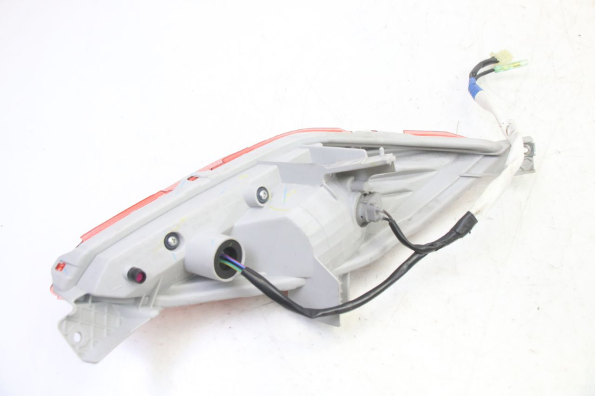 photo de FANALE STOP SINISTRA YAMAHA XMAX X-MAX 125 (2021 - 2025) - Primo piano tecnico