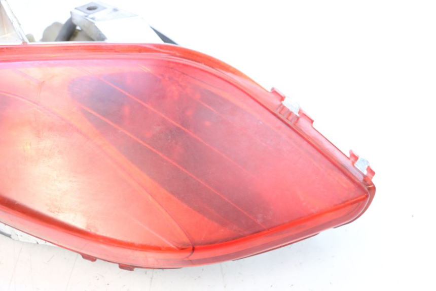 photo de FANALE POSTERIORE SINISTRO YAMAHA X-MAX XMAX 125 (2010 - 2013) - Zoom sullo stato d'uso