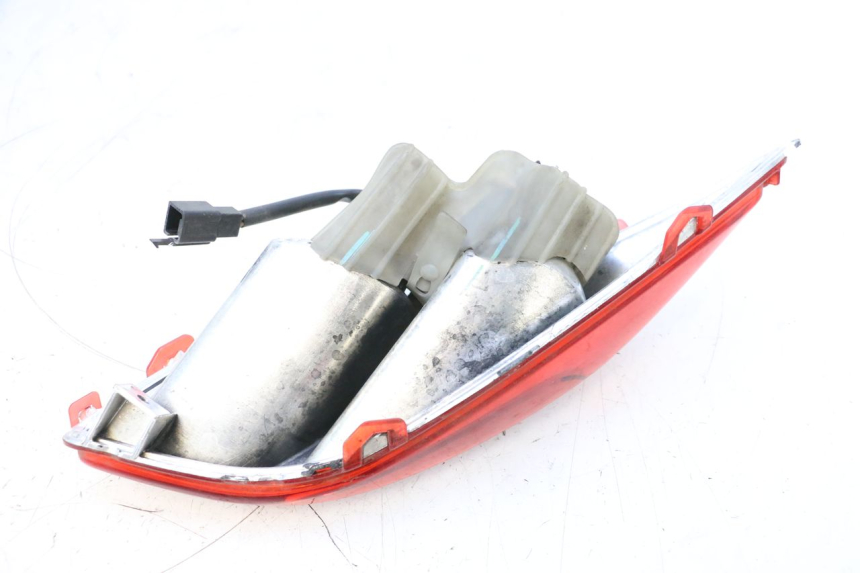 photo de FANALE POSTERIORE SINISTRO YAMAHA X-MAX XMAX 125 (2010 - 2013) - Primo piano tecnico