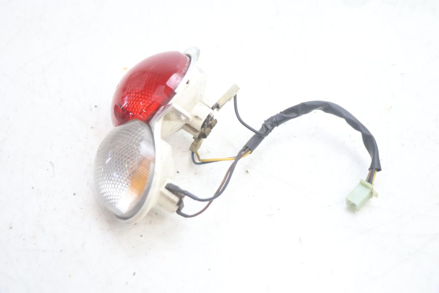photo de FANALE STOP SINISTRA YAMAHA YP MAJESTY 125 (2002 - 2006) - Zoom sullo stato d'uso