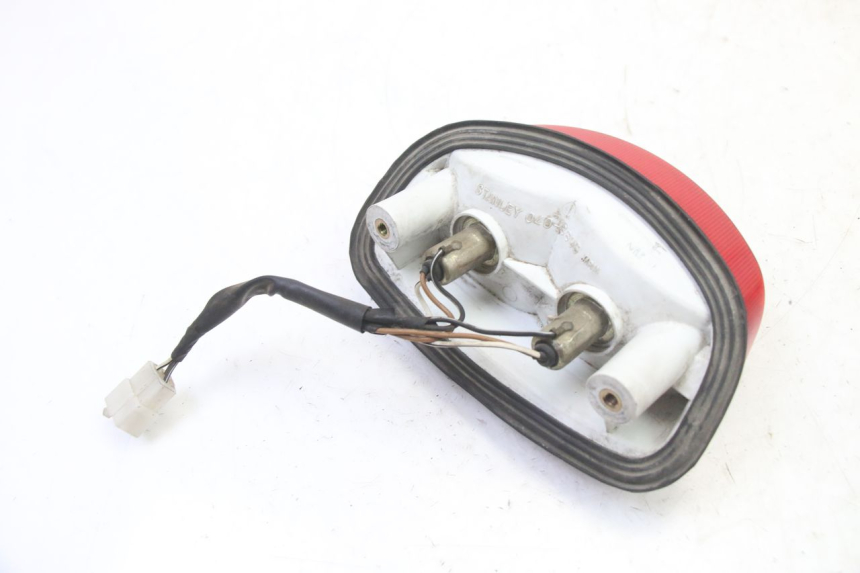 photo de FANALE STOP POSTERIORE  SUZUKI GS GSE 500 (2001 - 2003) - Primo piano tecnico