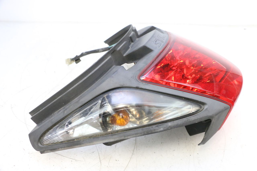 photo de FANALE STOP POSTERIORE  SYM GTS EVO 125 (2009 - 2013) - Primo piano tecnico