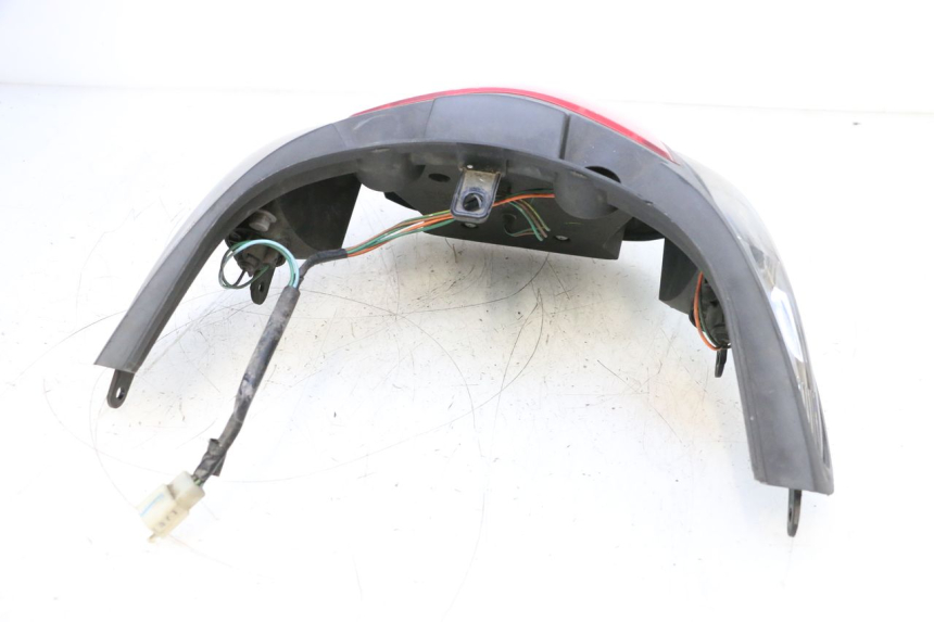 photo de FANALE STOP POSTERIORE  SYM GTS EVO 125 (2009 - 2013) - Dettagli dei punti di fissaggio
