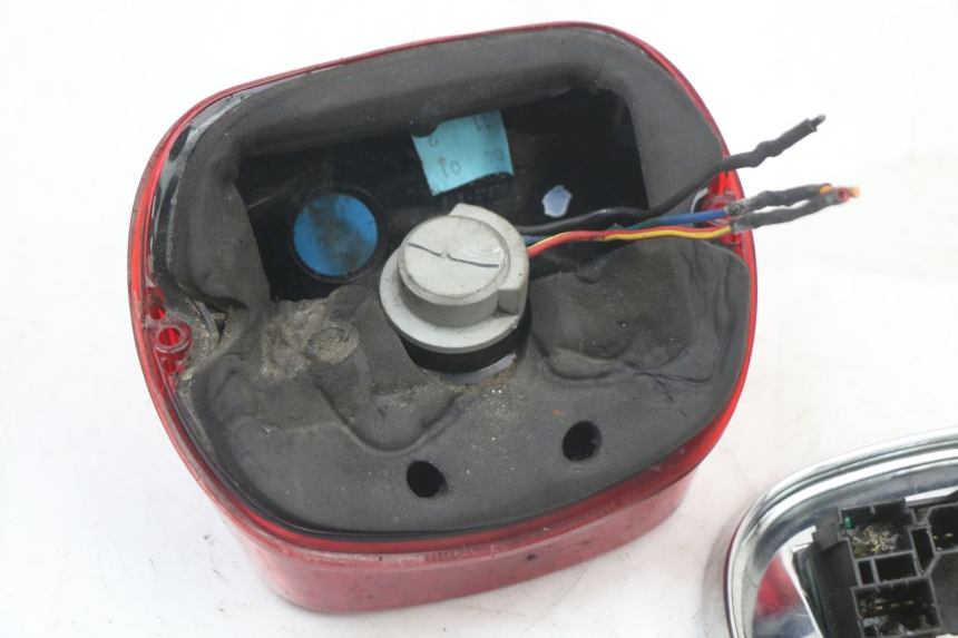 photo de FANALE STOP POSTERIORE  HARLEY DAVIDSON SPORTSTER XL CUSTOM 883 (1999 - 2006) - Zoom sui componenti