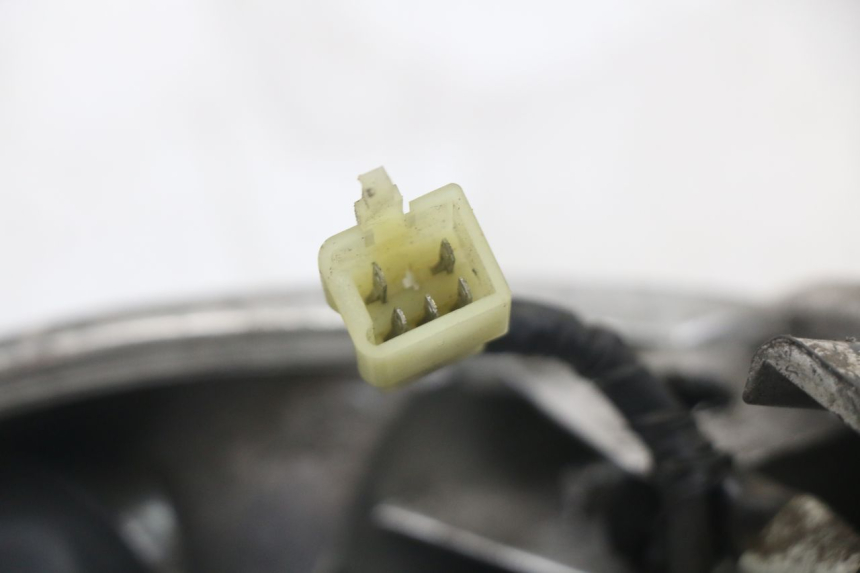 photo de FANALE STOP POSTERIORE  HONDA NES AROBASE 125 (2000 - 2003) - Primo piano tecnico