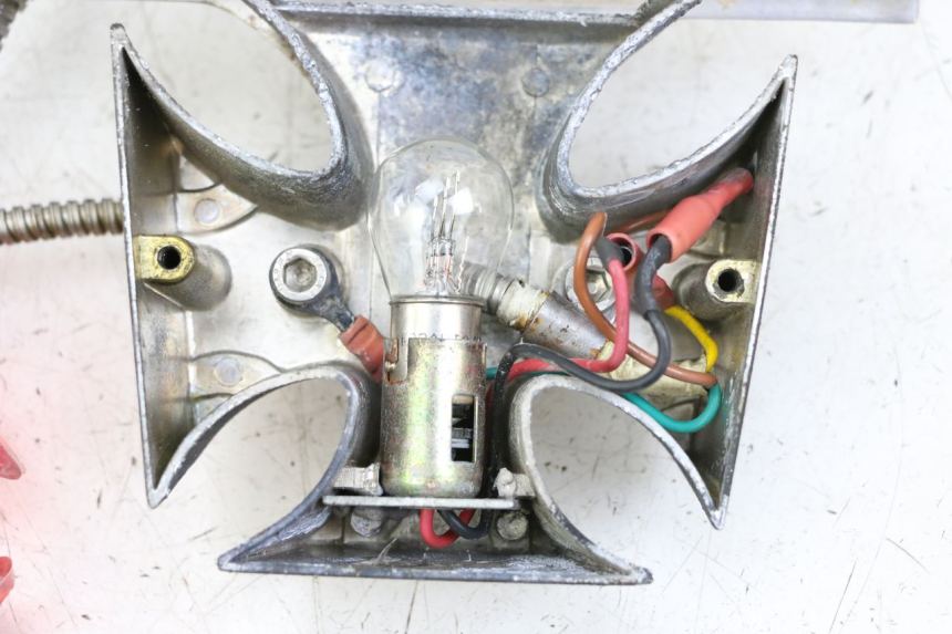 photo de FANALE STOP POSTERIORE  HONDA VT C2 SHADOW 750 (1997 - 2001) - Zoom sui componenti