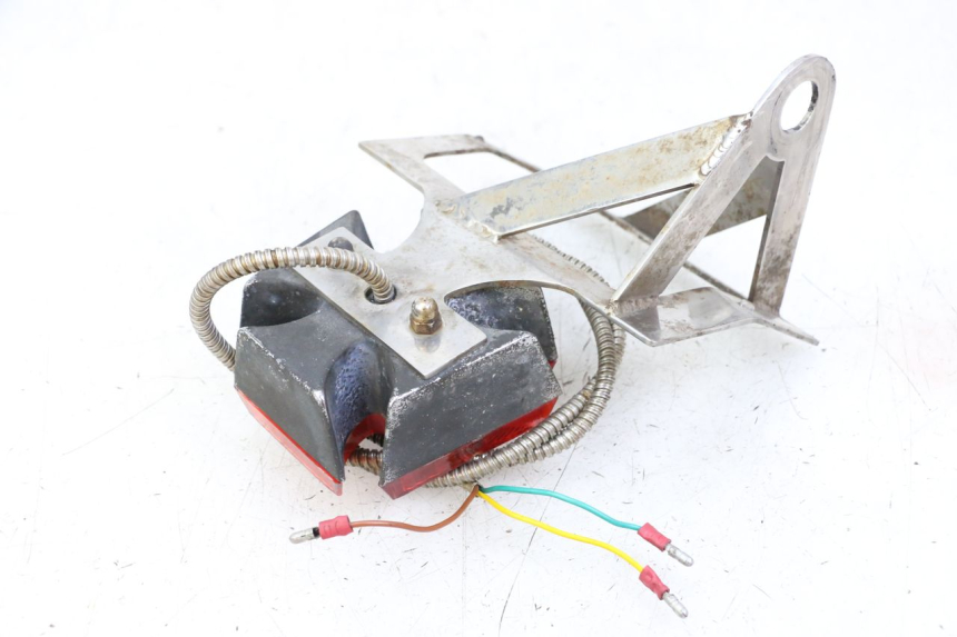 photo de FANALE STOP POSTERIORE  HONDA VT C2 SHADOW 750 (1997 - 2001) - Dettagli dei punti di fissaggio