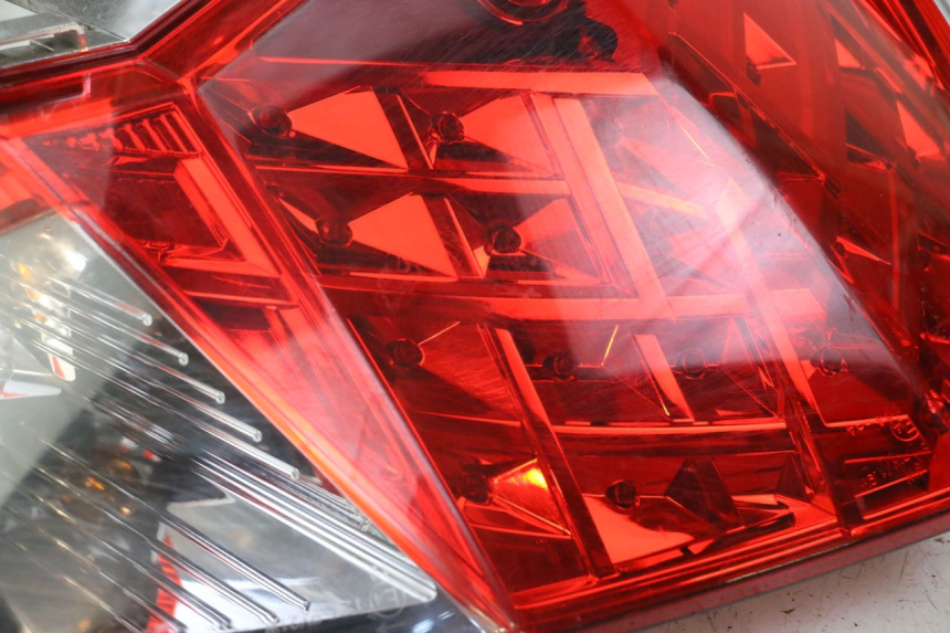 photo de FANALE STOP POSTERIORE  SYM JOYMAX 125 (2010 - 2017) - Zoom sullo stato d'uso