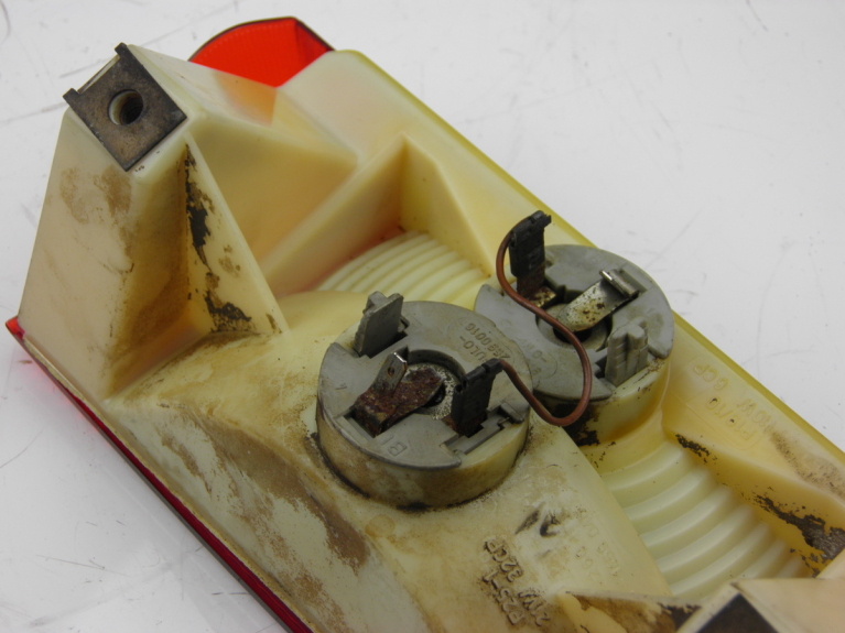 photo de Fanale posteriore BMW K100 ABS 1000 (1989 - 1995) - Zoom sullo stato d'uso