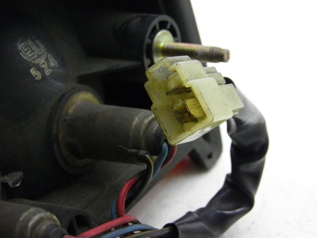 photo de FANALE STOP POSTERIORE  KAWASAKI ZEPHYR 550 (1991 - 1998) - Zoom sullo stato d'uso