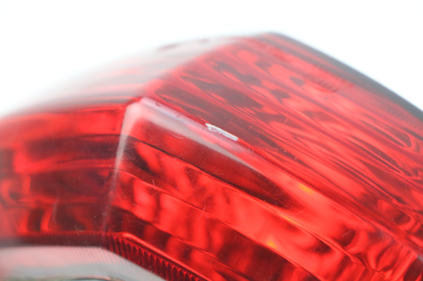 photo de FANALE POSTERIORE PEUGEOT KISBEE 2T 50 (2010 - 2017) - Dettagli dei punti di fissaggio