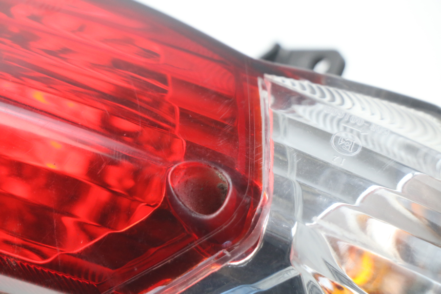 photo de FANALE POSTERIORE PEUGEOT KISBEE 2T 50 (2010 - 2017) - Stato della superficie e materiale