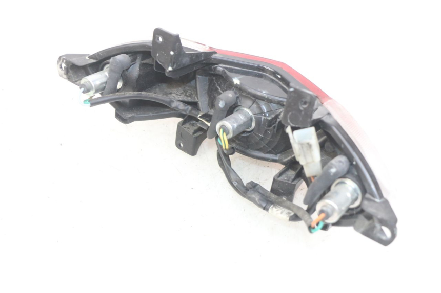 photo de FANALE POSTERIORE PEUGEOT KISBEE 2T 50 (2010 - 2017) - Zoom sullo stato d'uso