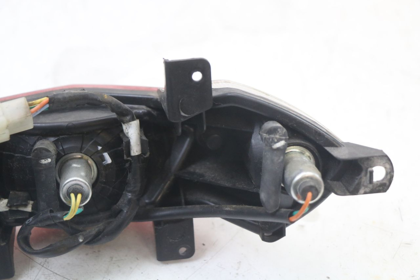 photo de FANALE POSTERIORE PEUGEOT KISBEE 2T 50 (2010 - 2017) - Stato della superficie e materiale