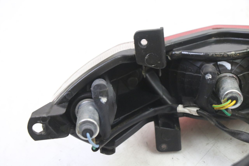 photo de FANALE STOP POSTERIORE  PEUGEOT KISBEE 2T 50 (2018 - 2022) - Dettagli dei punti di fissaggio