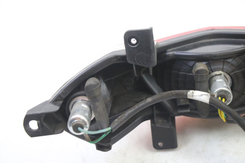 photo de FANALE POSTERIORE PEUGEOT KISBEE 2T 50 (2010 - 2017) - Dettagli dei punti di fissaggio
