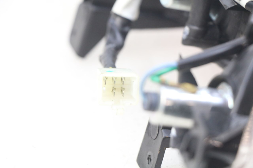 photo de FANALE POSTERIORE PEUGEOT KISBEE 4T 50 (2010 - 2017) - Zoom sullo stato d'uso